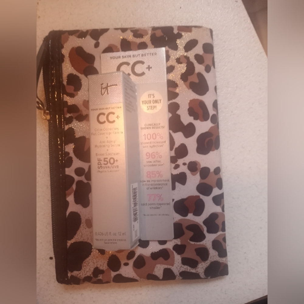 It cosmetics and make up bag